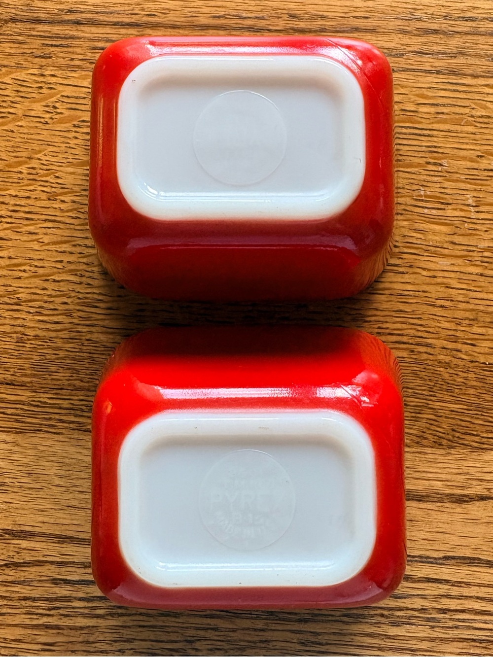 Vintage Pyrex Red Glass Refrigerator Dishes- “Fridgie” - Set of 2- 501C- one lid - Picture 10 of 15